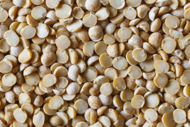 Çiğ sarı bezelye closeup. Bezelye grots dokusuna.