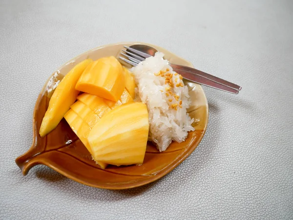 Mango Sticky Rice Topped Beans Topped Coconut Cream Dish Shaped — Stock Photo, Image