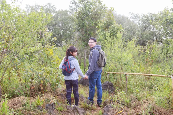 Asia Far Och Dotter Ryggsäck Bakom Vandra Eller Klättra Berg — Stockfoto