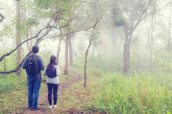 Asia Padre Figlia Zaino Dietro Andare Fare Escursioni Arrampicate Montagna — Foto Stock