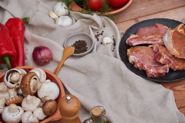 et kil plaka, champignon mantar ve biber. ülke stil