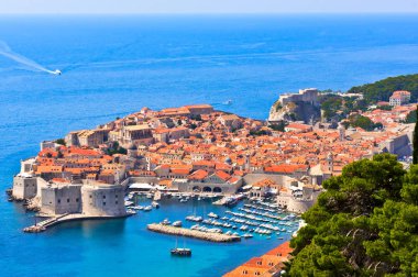 Dubrovnik, Hırvatistan. Eski şehir ve Adriyatik Denizi'nin Dalmaçya kıyısında görüntüleme.
