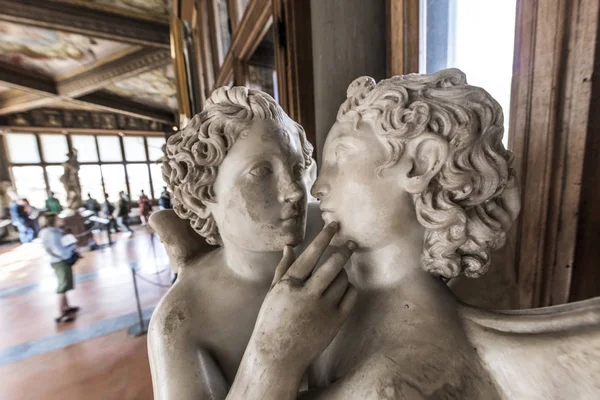 Statyer Och Turister Uffizierna Florens Italien Europa — Stockfoto