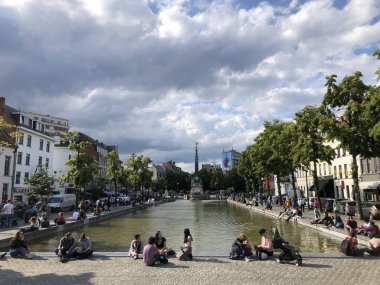 Brüksel, Belçika - 15 Haziran 2019: Jules Anspach Fıskiyesi ve Qu