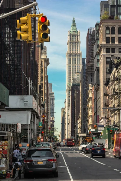 Manhattan, New York City, Amerika Birleşik Devletleri - 1 Temmuz 2018: Küçük İtalya Broadway Caddesi'nin görünüm