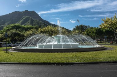Waikiki ve Oahu, Hawaii, Amerika Birleşik Devletleri - 21 Mayıs 2018: Louise Dillingham Memorial Çeşme Kapiolani parkta görünümünü
