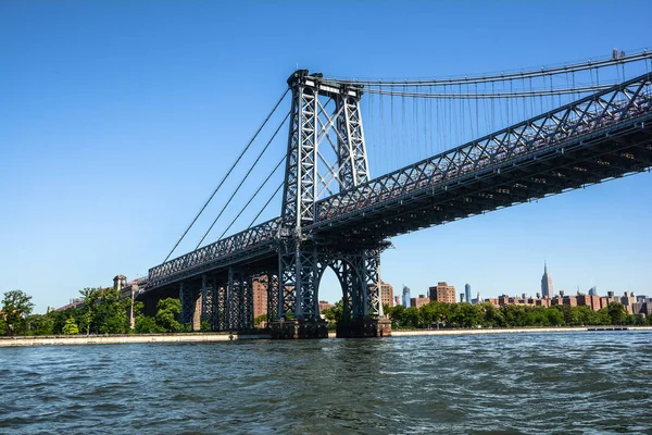 Blick Auf Die Williamsburg Brücke Vom East River Manhattan Nyc — Stockfoto