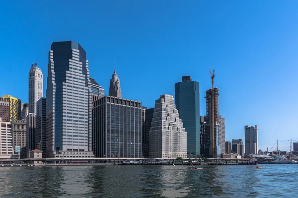 Ουρανοξύστες κατά μήκος το East River, Μανχάτταν, Nyc — Φωτογραφία Αρχείου