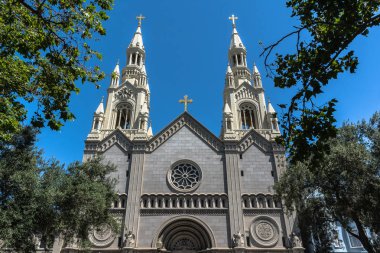 San Francisco, California, ABD - 12 Haziran 2018: Aziz Peter ve Paul Kilisesi fındık sokakta