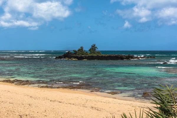 The coast along Kawela Beach, Oahu, Hawaii — Stock Photo, Image