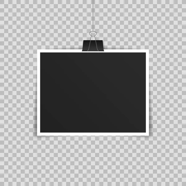 Vektor Fotorahmen-Attrappe Design. Fotorahmen hängen an einem Clip isoliert auf transparentem Hintergrund. Vektorillustration — Stockvektor
