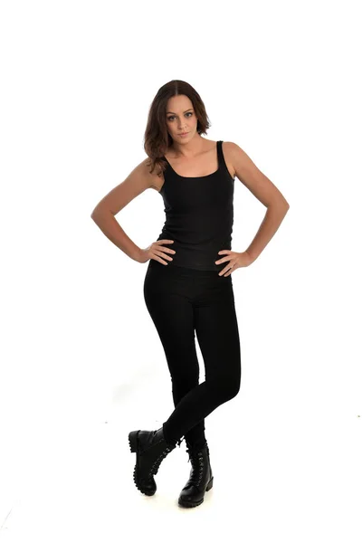 Portrait Complet Fille Brune Portant Singlet Noir Jeans Bottes Pose — Photo