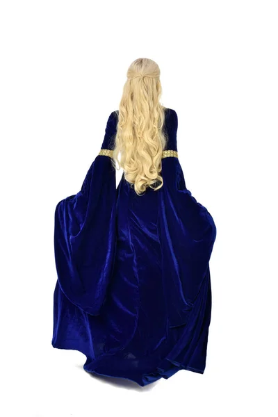 Portrait Complet Jolie Dame Blonde Portant Une Robe Médiévale Fantaisie — Photo