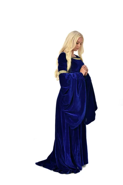Retrato Longitud Completa Señora Rubia Bonita Con Vestido Medieval Fantasía — Foto de Stock