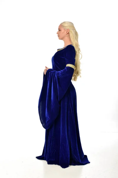 Retrato Longitud Completa Señora Rubia Bonita Con Vestido Medieval Fantasía — Foto de Stock
