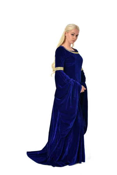 Retrato Comprimento Total Senhora Loira Bonita Vestindo Vestido Medieval Fantasia — Fotografia de Stock