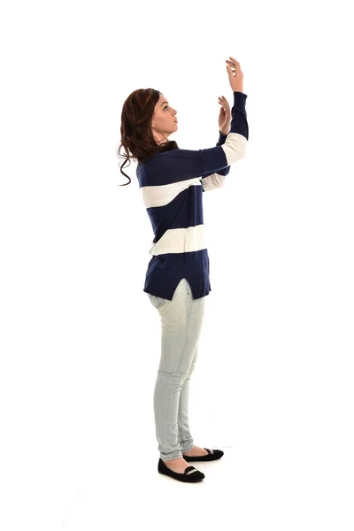 Retrato Longitud Completa Niña Con Jersey Rayas Azul Blanco Pantalones — Foto de Stock