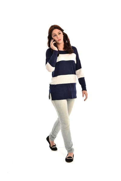 Retrato Longitud Completa Niña Con Jersey Rayas Azul Blanco Pantalones — Foto de Stock