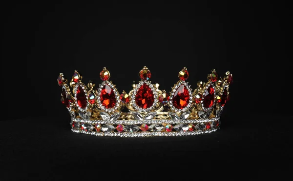 Close Red Gold Crown Black Studio Background — Stock Photo, Image