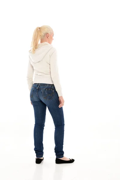 Retrato Longitud Completa Chica Rubia Con Jersey Blanco Jeans Pose —  Fotos de Stock