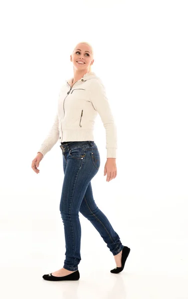 Ritratto Completo Ragazza Bionda Che Indossa Maglione Bianco Jeans Piedi — Foto Stock