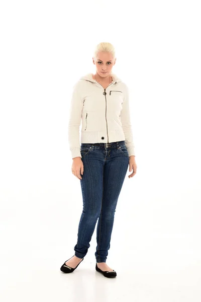 Retrato Comprimento Total Menina Loira Vestindo Jumper Branco Jeans Pose — Fotografia de Stock