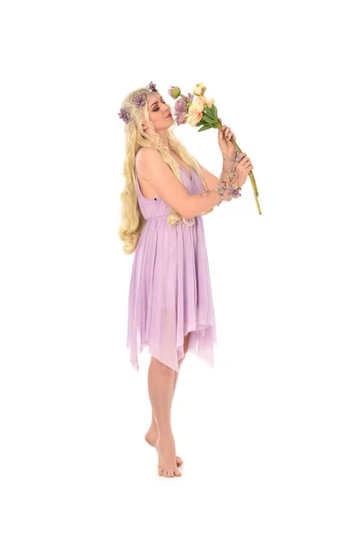 Full Längd Porträtt Blond Flicka Klädd Lila Fairy Kostym Stående — Stockfoto