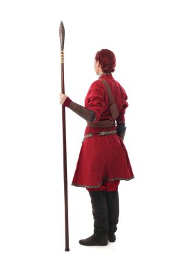 fantezi Ortaçağ giyinen, ayakta poz studio arka plan üzerinde kırmızı saçlı kız portresi tam uzunlukta.