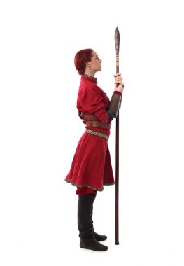 fantezi Ortaçağ giyinen, ayakta poz studio arka plan üzerinde kırmızı saçlı kız portresi tam uzunlukta.