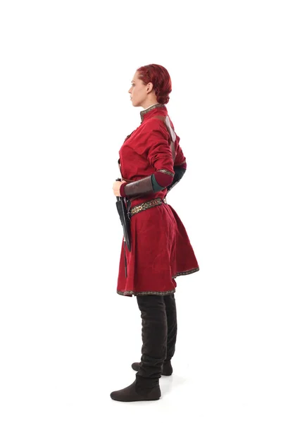 Ολόσωμο Πορτρέτο Του Κόκκινα Μαλλιά Κορίτσι Φορώντας Φαντασίας Μεσαιωνικού Κοστούμι — Φωτογραφία Αρχείου
