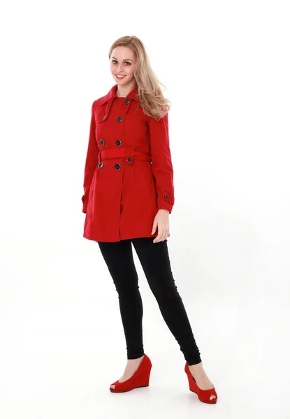 Portrait Jolie Fille Blonde Portant Trench Coat Rouge Pose Debout — Photo