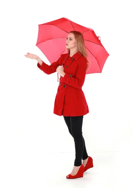 Porträtt Vacker Blond Flicka Klädd Röd Trenchcoat Innehar Ett Paraply — Stockfoto