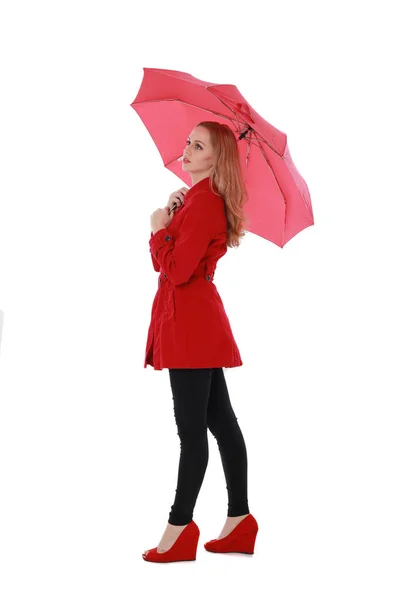 Portret Ładny Blond Dziewczyna Ubrana Czerwony Płaszcz Trzymającego Parasolkę Pozie — Zdjęcie stockowe