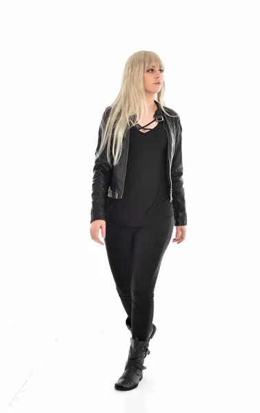 Portrait Complet Fille Blonde Portant Des Vêtements Cuir Noir Pose — Photo