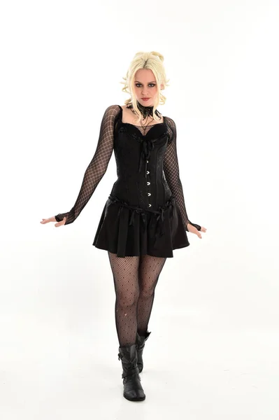 Portret Van Volledige Lengte Van Blond Meisje Dragen Zwarte Gothic — Stockfoto