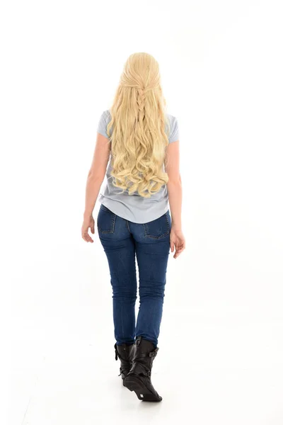 Portrait Complet Une Fille Blonde Portant Une Chemise Bleue Décontractée — Photo