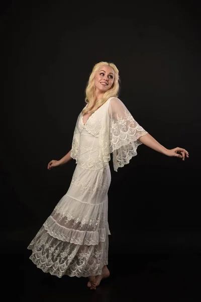 Portret Van Volledige Lengte Van Blond Meisje Dragen Witte Lace — Stockfoto