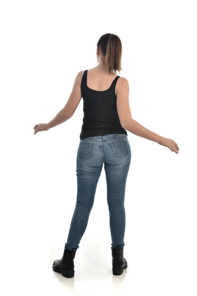 Retrato Cuerpo Entero Chica Morena Vistiendo Solo Negro Jeans Pose — Foto de Stock