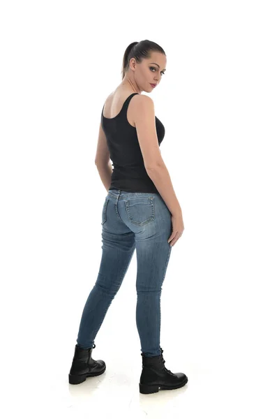 Retrato Cuerpo Entero Chica Morena Vistiendo Solo Negro Jeans Pose — Foto de Stock