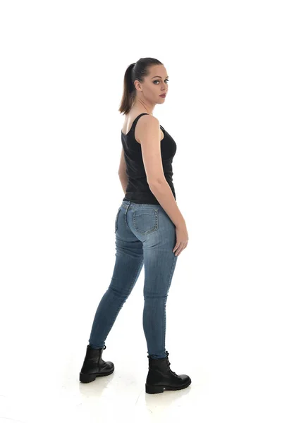 Celé Délce Portrét Bruneta Dívka Která Nosí Černé Single Džíny — Stock fotografie