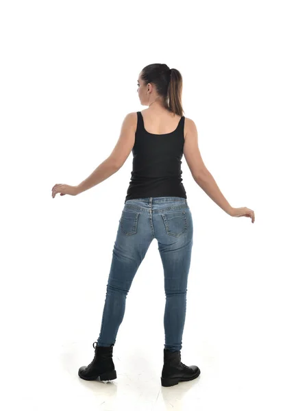Retrato Cuerpo Entero Chica Morena Vistiendo Solo Negro Jeans Pose — Foto de Stock