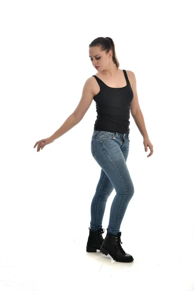 Celé Délce Portrét Bruneta Dívka Která Nosí Černé Single Džíny — Stock fotografie