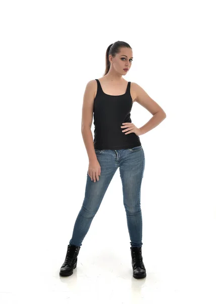 Retrato Cuerpo Entero Chica Morena Vistiendo Solo Negro Jeans Pose — Foto de Stock