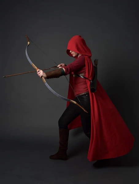 Ritratto Figura Intera Ragazza Bruna Che Indossa Costume Medievale Rosso — Foto Stock