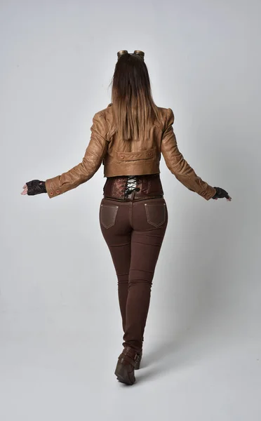 Full Length Portrait Brunette Girl Wearing Brown Leather Steampunk Outfit — Stock Photo, Image