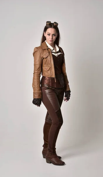 Full Length Portrait Brunette Girl Wearing Brown Leather Steampunk Outfit — Stock Photo, Image