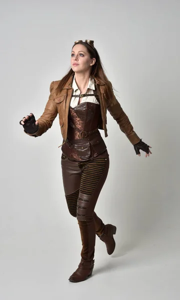 Full Length Portrait Brunette Girl Wearing Brown Leather Steampunk Outfit — Stock Photo, Image