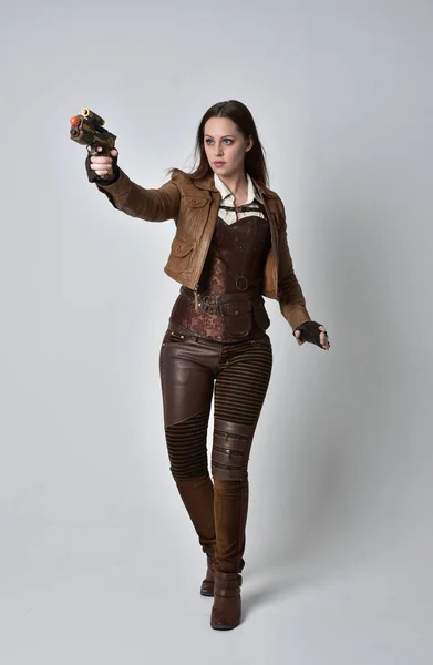 Full Length Portrait Brunette Girl Wearing Brown Leather Steampunk Outfit — Stock Photo, Image