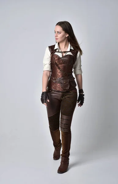 Full Length Portrait Brunette Girl Wearing Brown Leather Steampunk Outfit — Stock Photo, Image