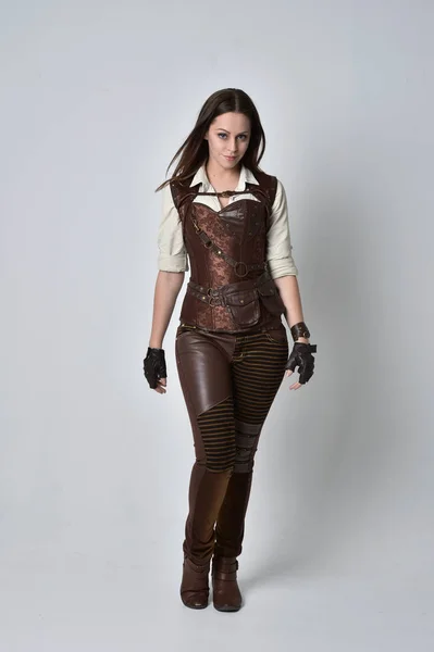 Full Length Portrait Brunette Girl Wearing Brown Leather Steampunk Outfit — Stock Photo, Image